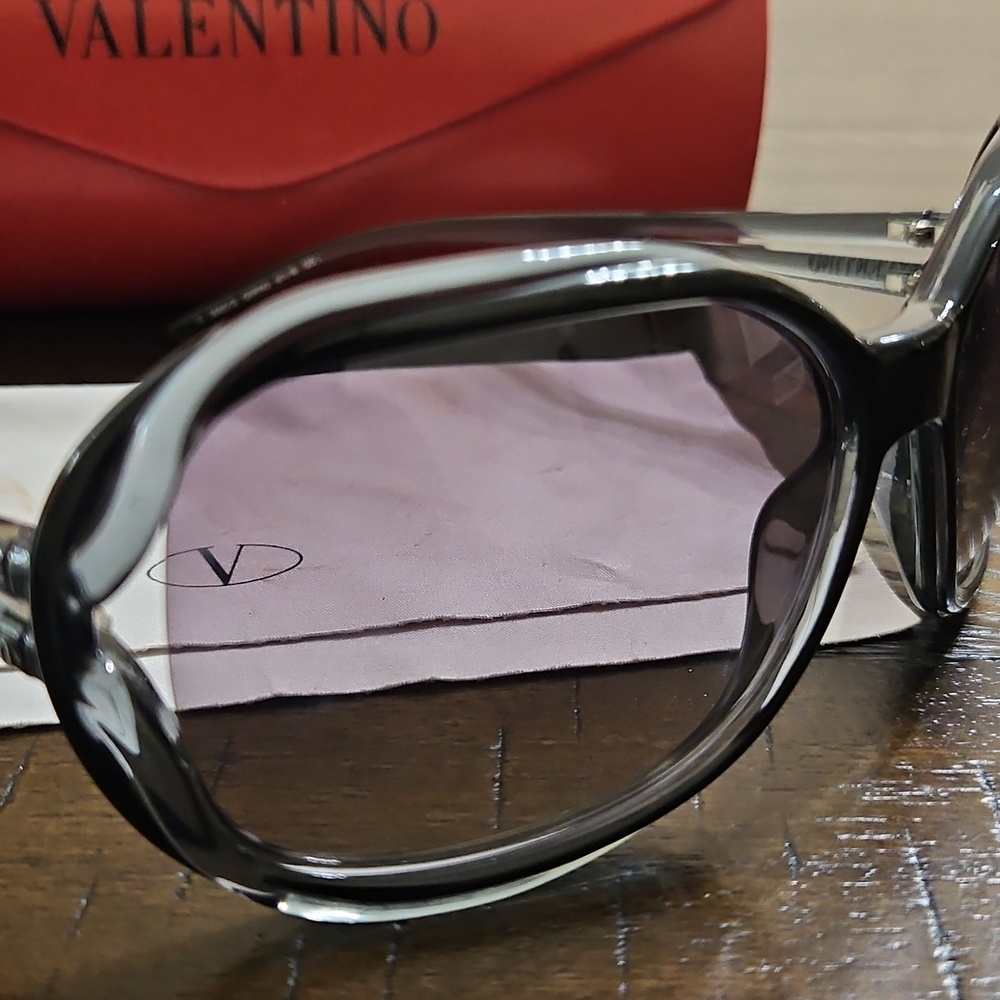 Valentino Black Gradient Oversized Women's Sunglasses with Red Case - Picture 5 of 6